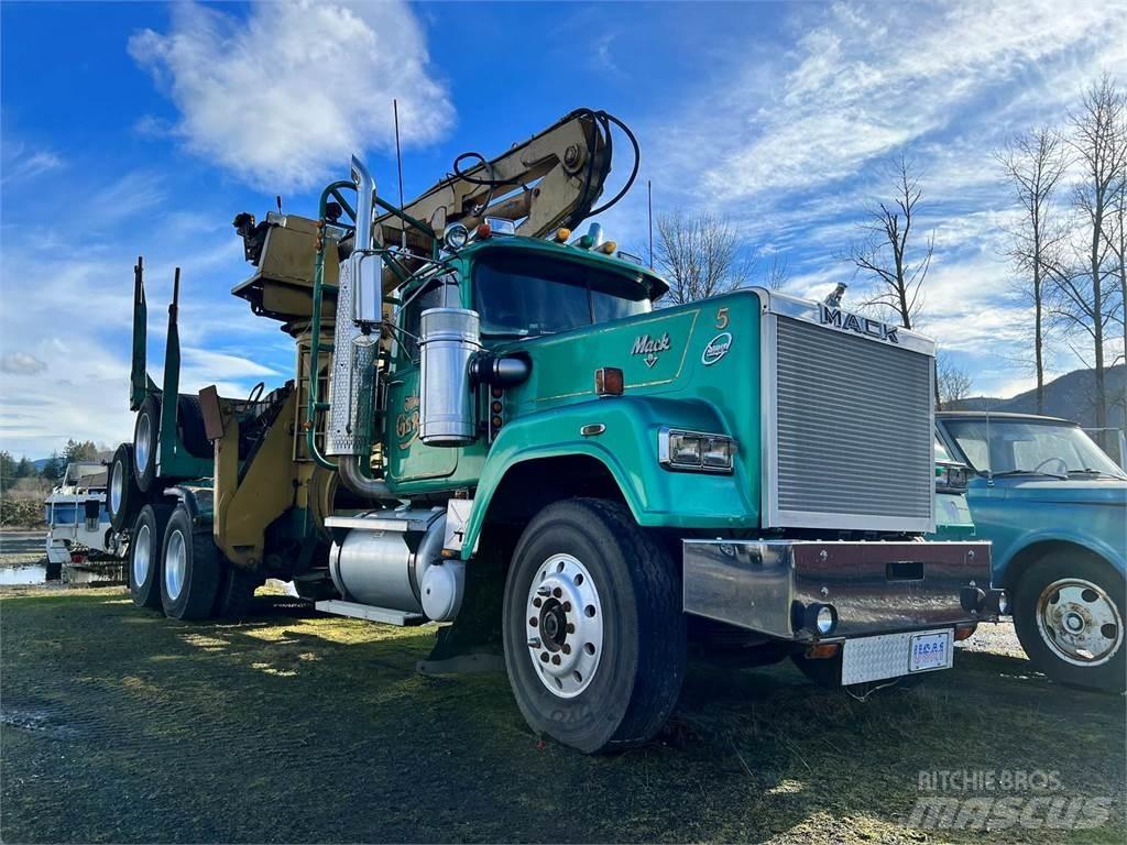 Mack RW700 Miškovežių vilkikai