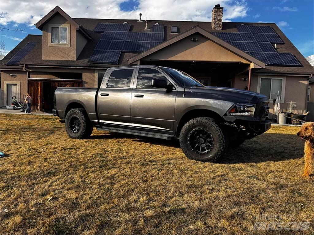 RAM 1500 Pikapai / Bortiniai sunkvežimiai
