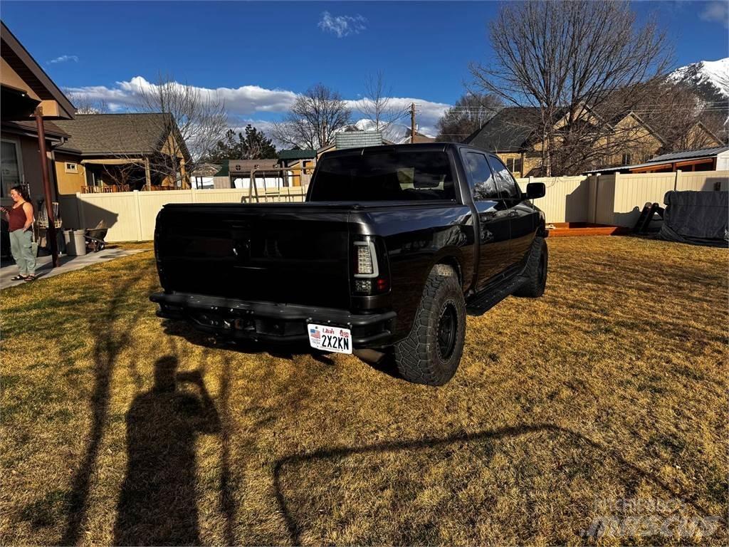 RAM 1500 Pikapai / Bortiniai sunkvežimiai