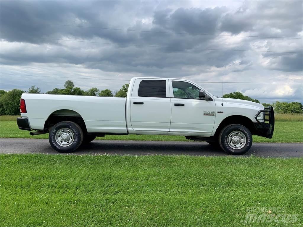 RAM 2500 Pikapai / Bortiniai sunkvežimiai