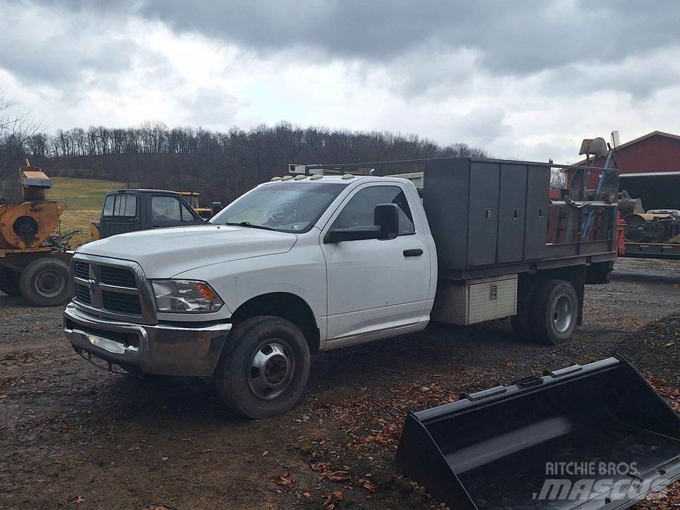 RAM 3500 Pikapai / Bortiniai sunkvežimiai