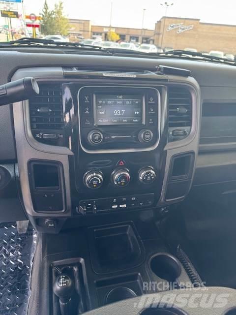 RAM 5500 Ant vilkikų montuojamos kėlimo platformos