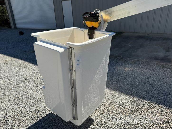 RAM 5500 Ant vilkikų montuojamos kėlimo platformos