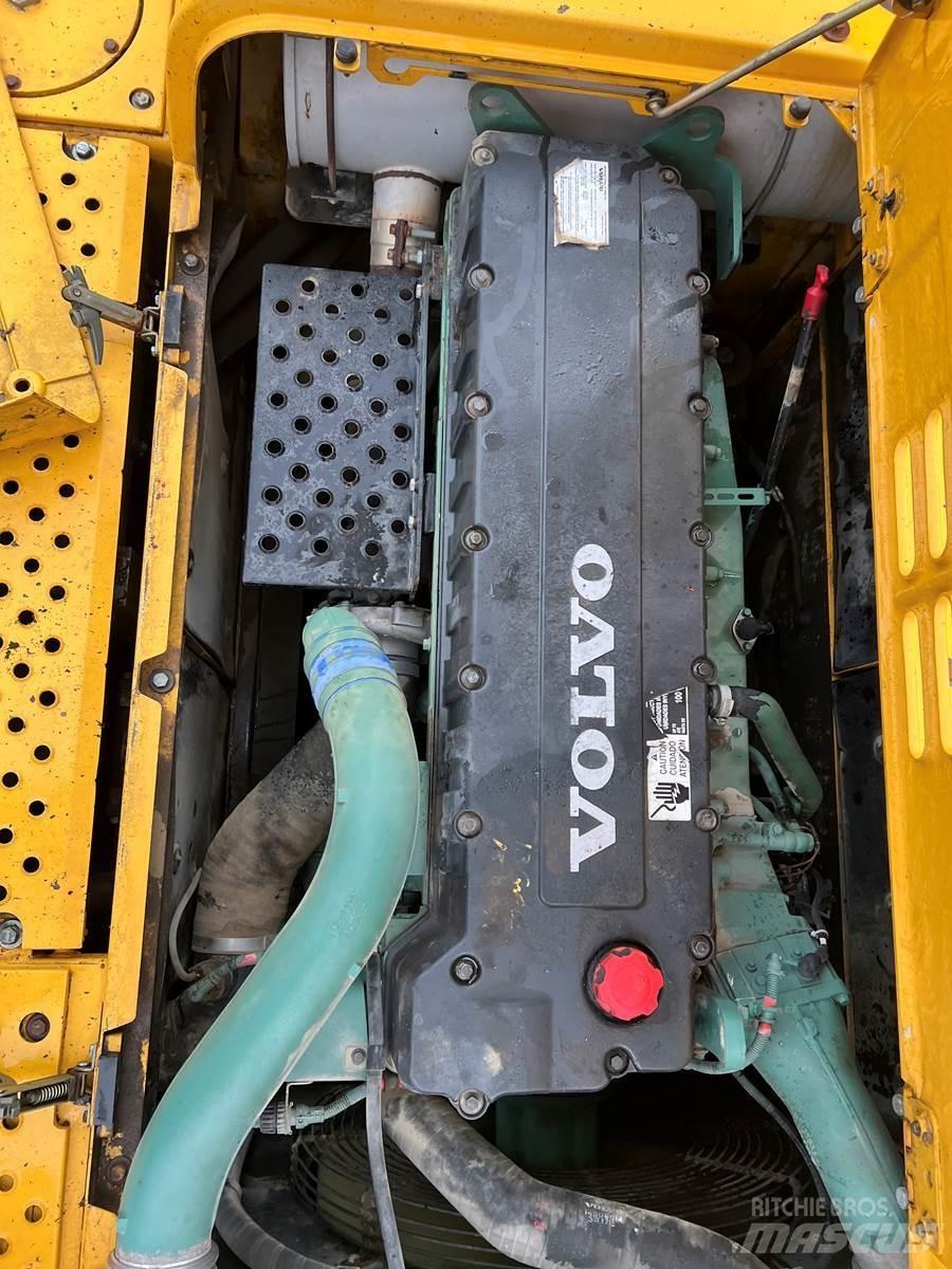 Volvo 460 Vikšriniai ekskavatoriai