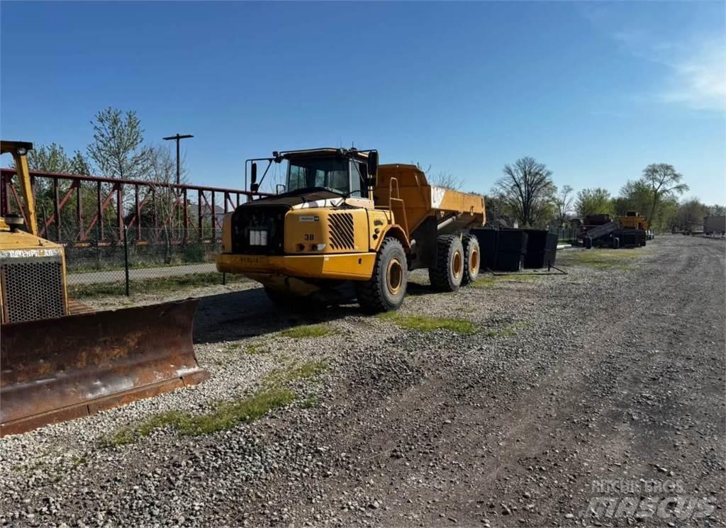 Volvo A25E Karjeriniai savivarčiai