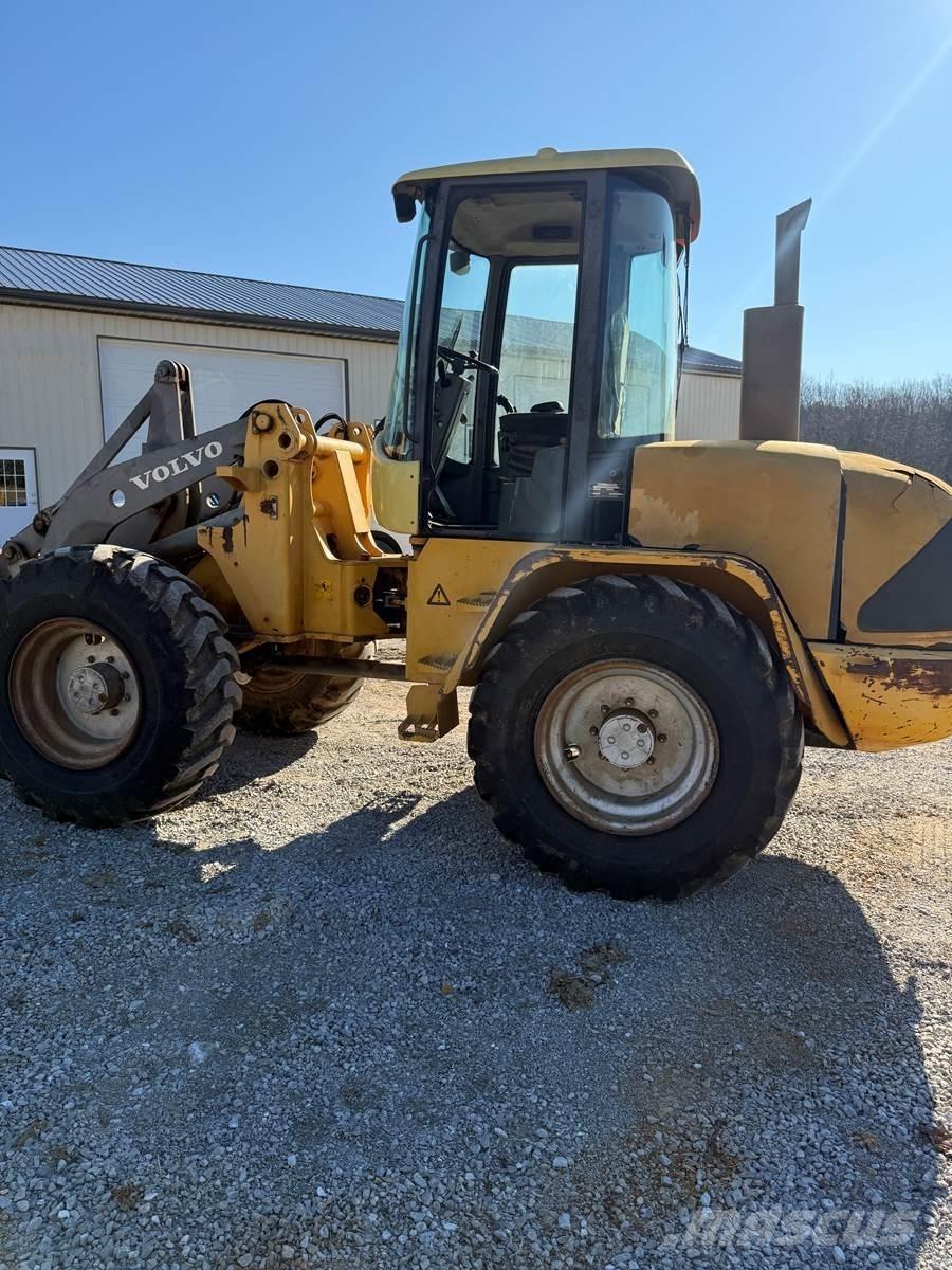 Volvo L45 Naudoti ratiniai krautuvai