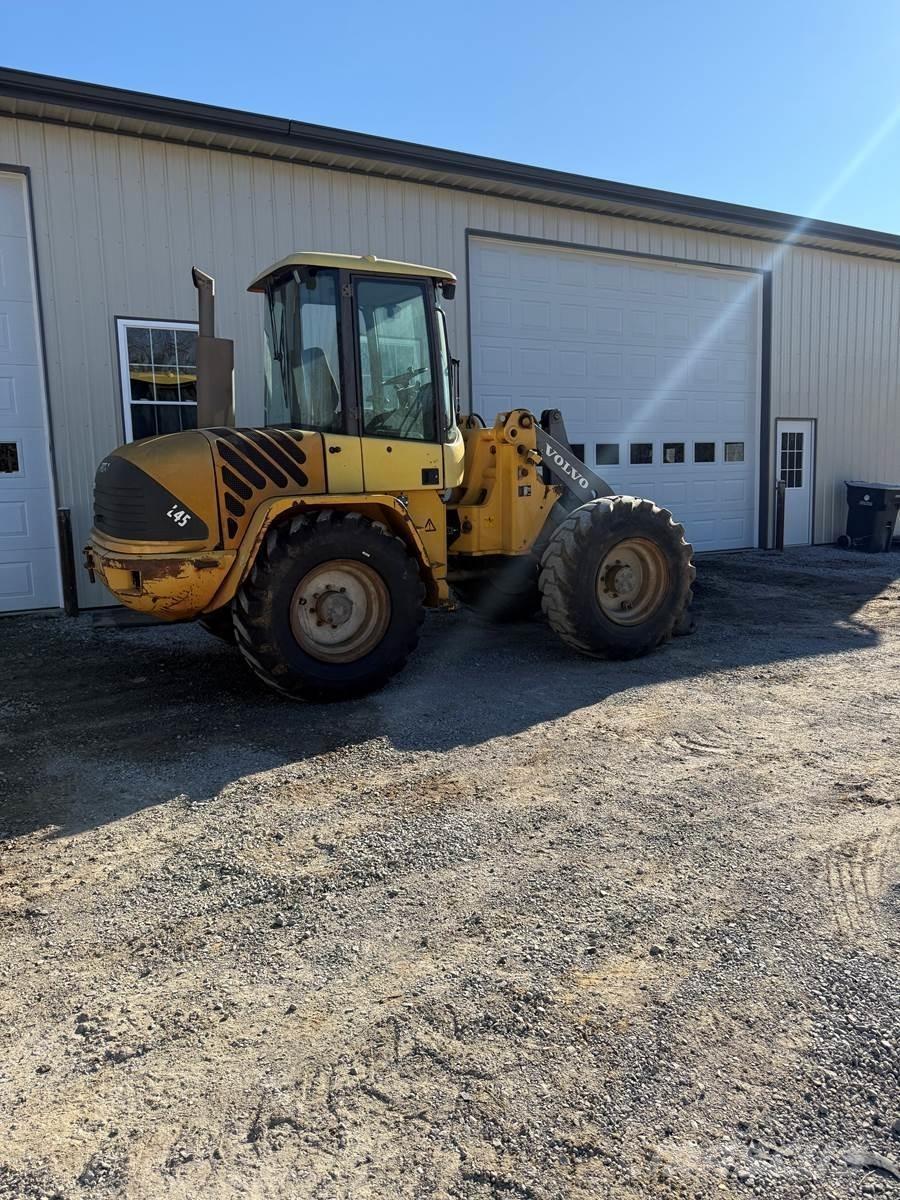 Volvo L45 Naudoti ratiniai krautuvai