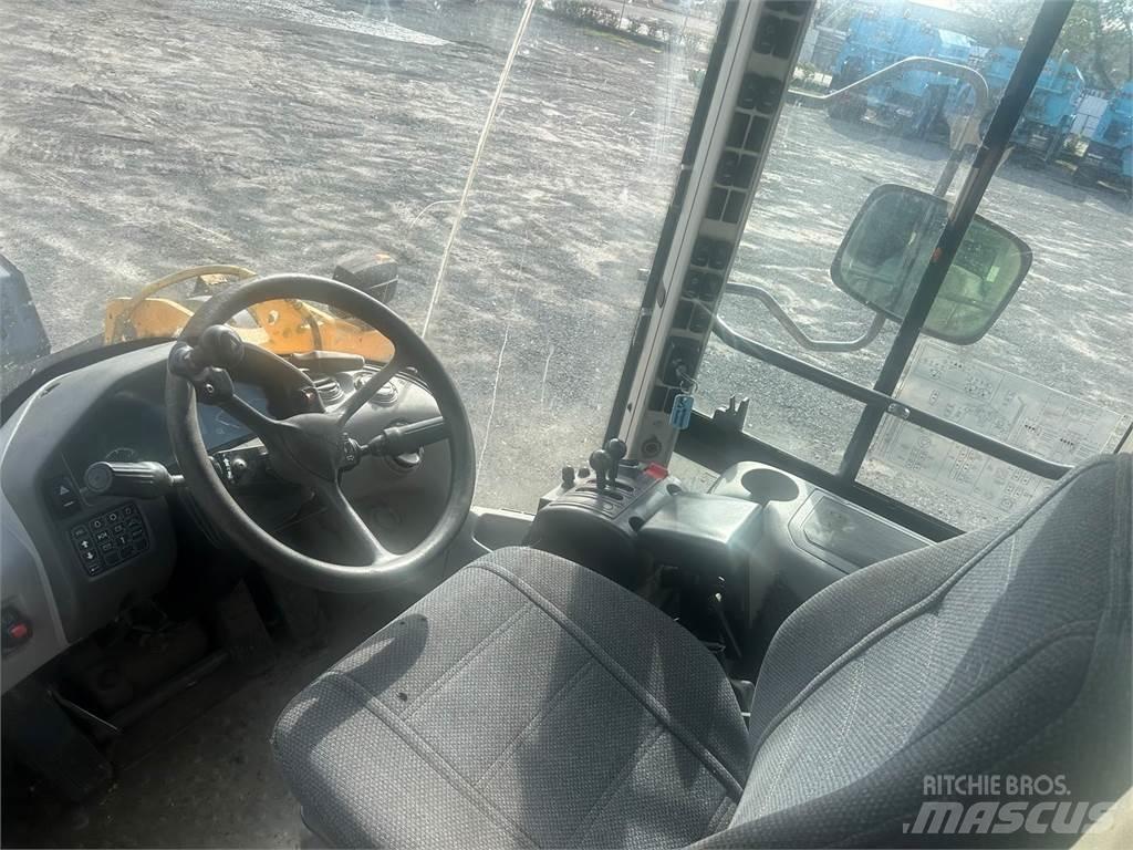 Volvo L70G Naudoti ratiniai krautuvai