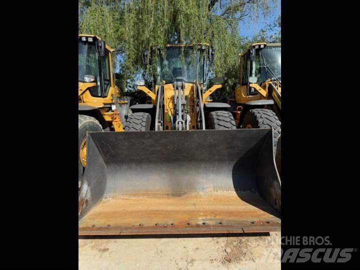 Volvo L70H Naudoti ratiniai krautuvai