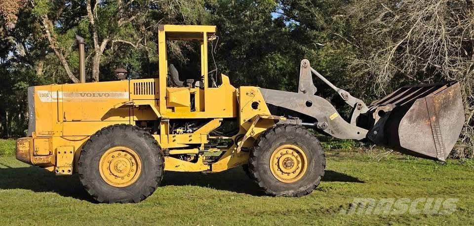 Volvo L90C Naudoti ratiniai krautuvai