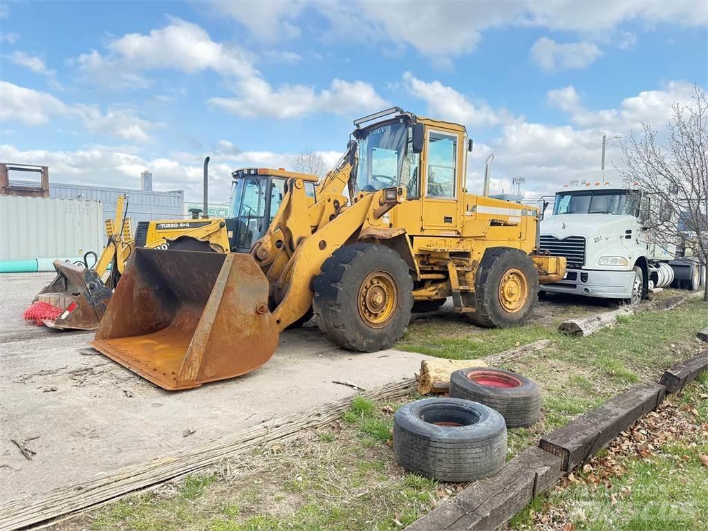 Volvo L90D Naudoti ratiniai krautuvai