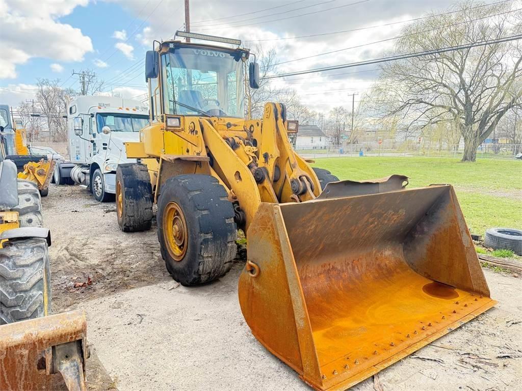 Volvo L90D Naudoti ratiniai krautuvai
