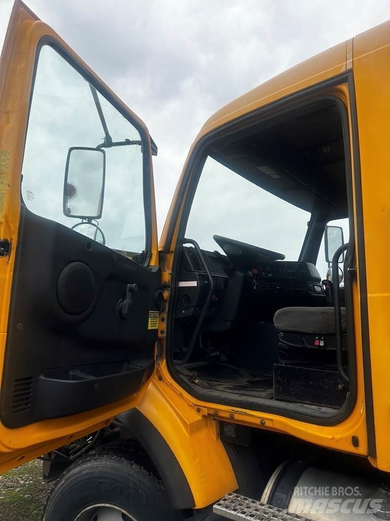 Volvo VHD Savivarčių priekabų vilkikai