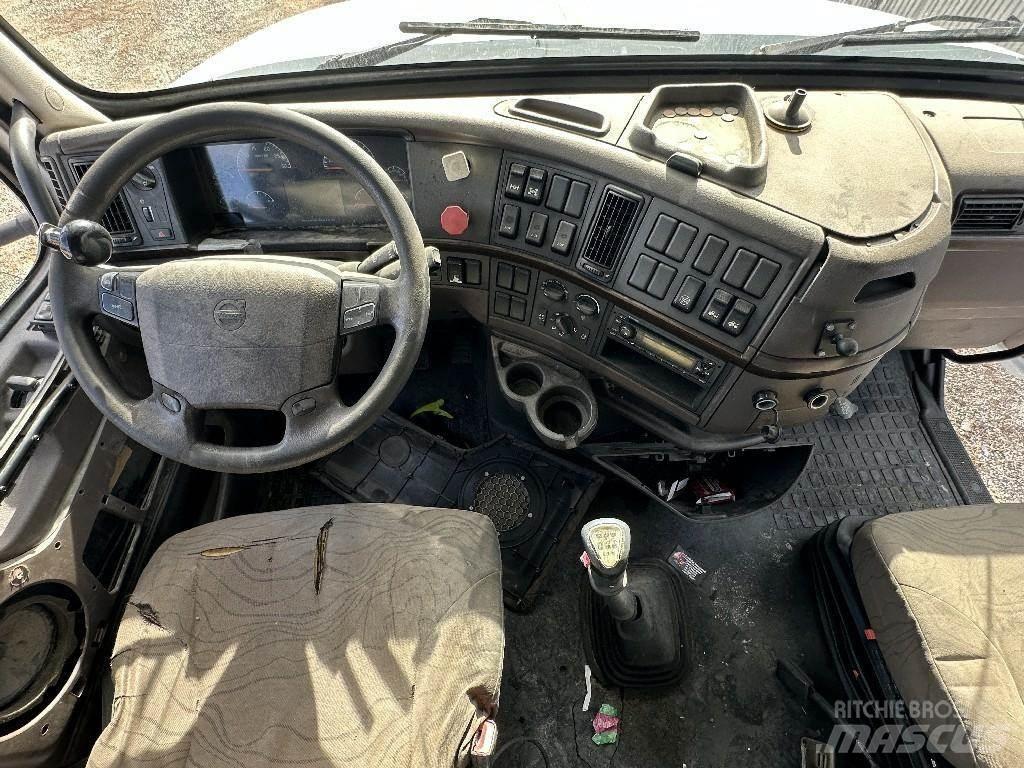 Volvo VNL Pagalbos kelyje automobiliai