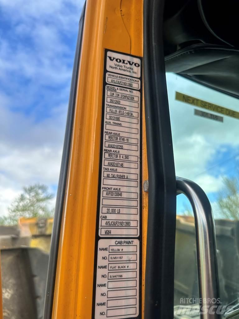 Volvo WG64 Savivarčių priekabų vilkikai