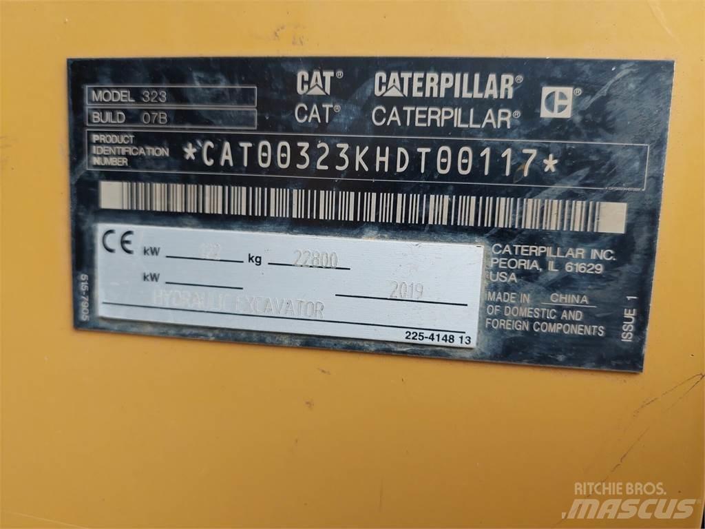 CAT 323 Vikšriniai ekskavatoriai