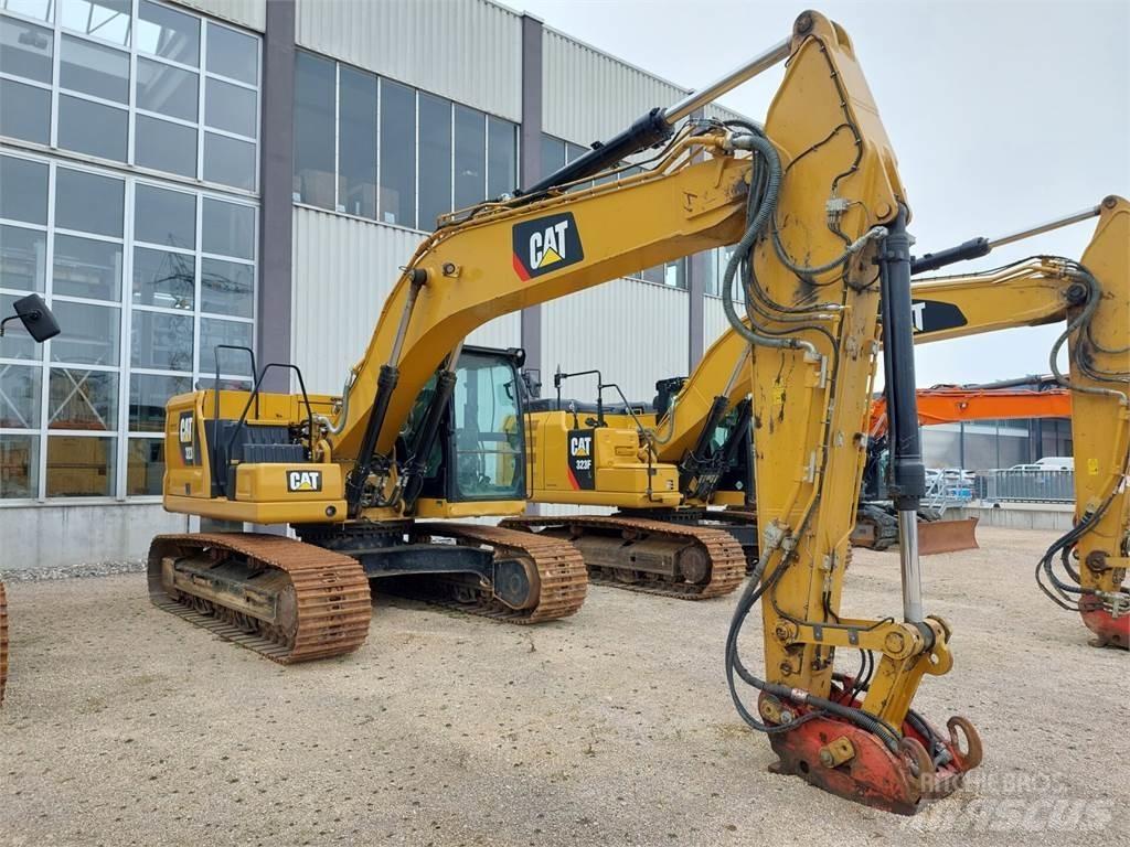 CAT 323 Vikšriniai ekskavatoriai