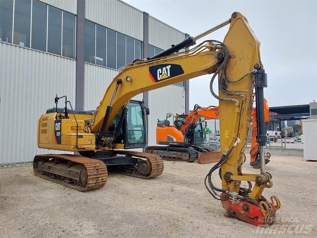 CAT 323F Vikšriniai ekskavatoriai