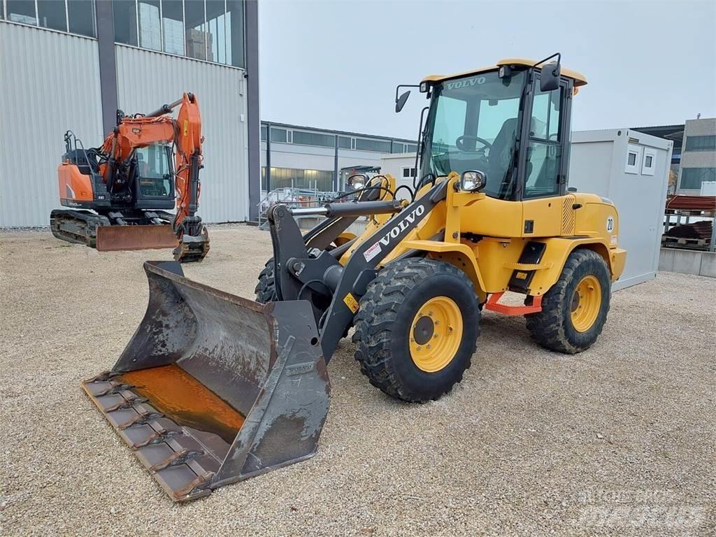 Volvo L30G Naudoti ratiniai krautuvai