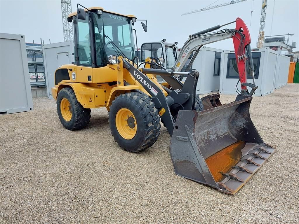 Volvo L30G Naudoti ratiniai krautuvai