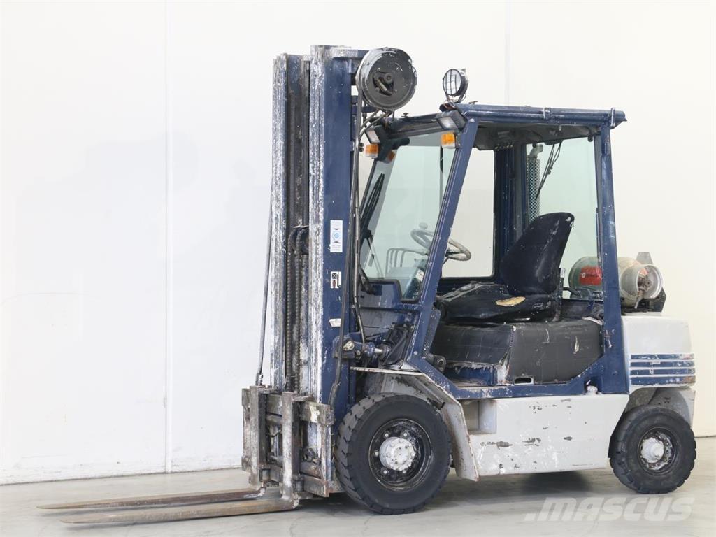 Komatsu FG25HT-11 Šakiniai krautuvai - Kita