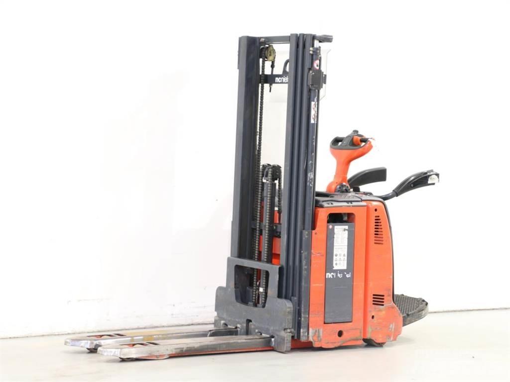 Linde D12AP/133 Rankiniai vėžimėliai