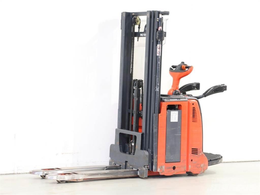 Linde D12AP/133 Rankiniai vėžimėliai