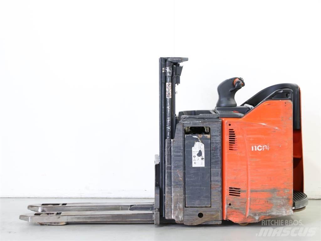 Linde D12HPSP/133 Rankiniai vėžimėliai