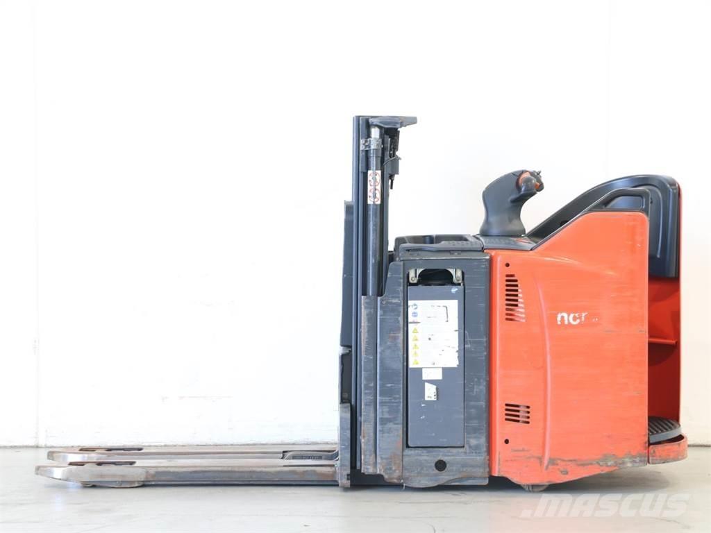 Linde D12SP/133-01 Rankiniai vėžimėliai