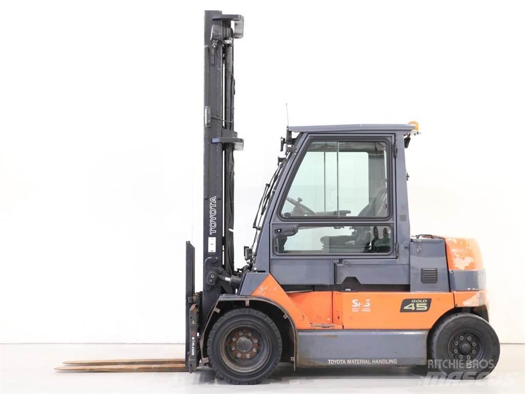 Toyota 7FBMF45 Šakiniai krautuvai - Kita