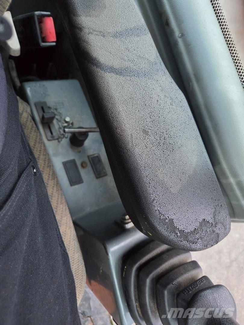 Bobcat 442 Vidutinės galios ekskavatoriai 7-12 t