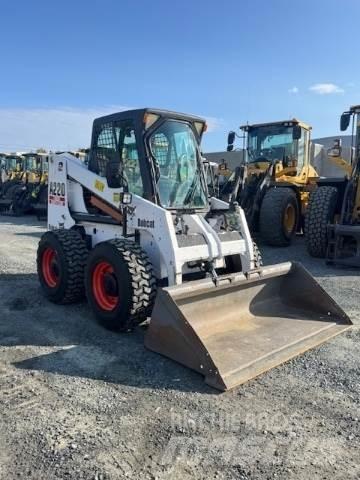 Bobcat A220 Krautuvai su šoniniu pasukimu