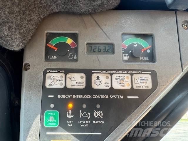 Bobcat A220 Krautuvai su šoniniu pasukimu
