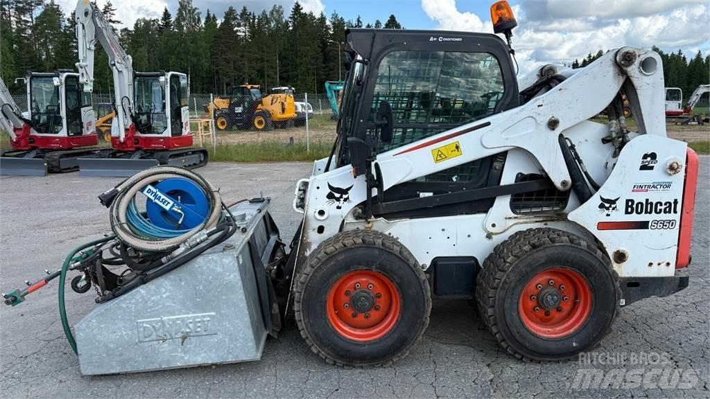 Bobcat S650 Krautuvai su šoniniu pasukimu
