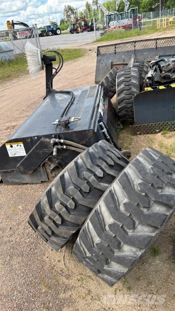 Bobcat S650 Krautuvai su šoniniu pasukimu