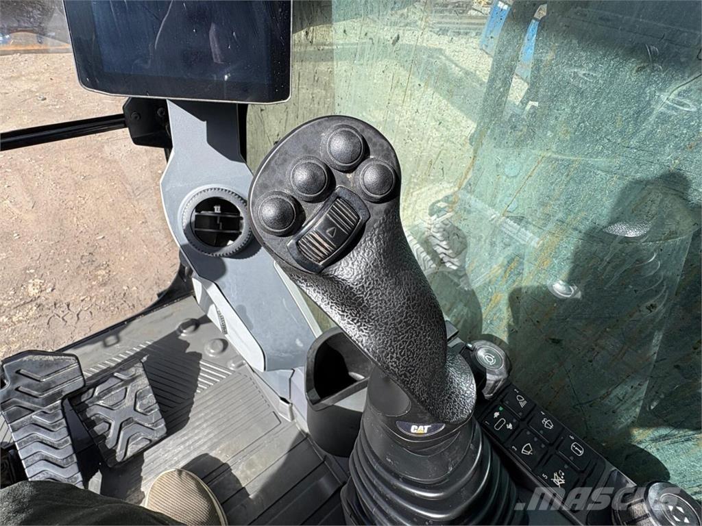 CAT 325 Vikšriniai ekskavatoriai