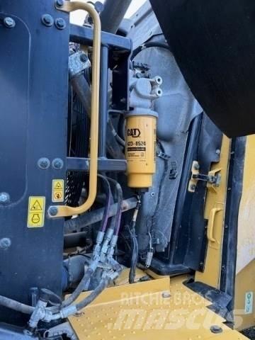 CAT 982M Naudoti ratiniai krautuvai