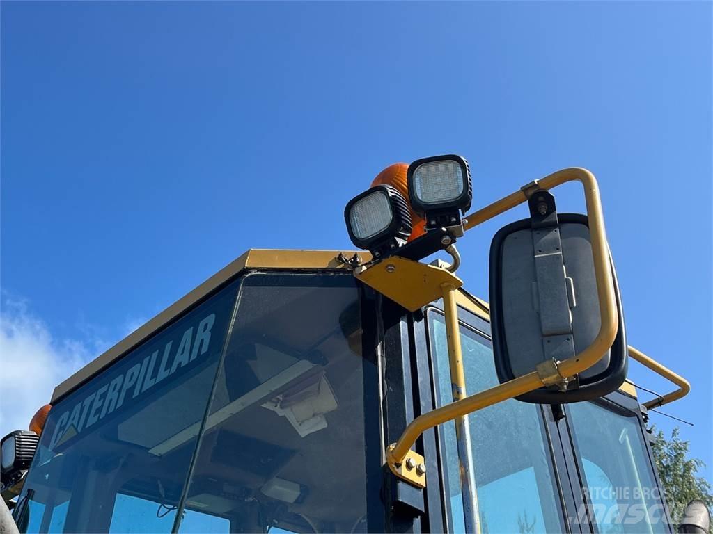 CAT IT24F Naudoti ratiniai krautuvai