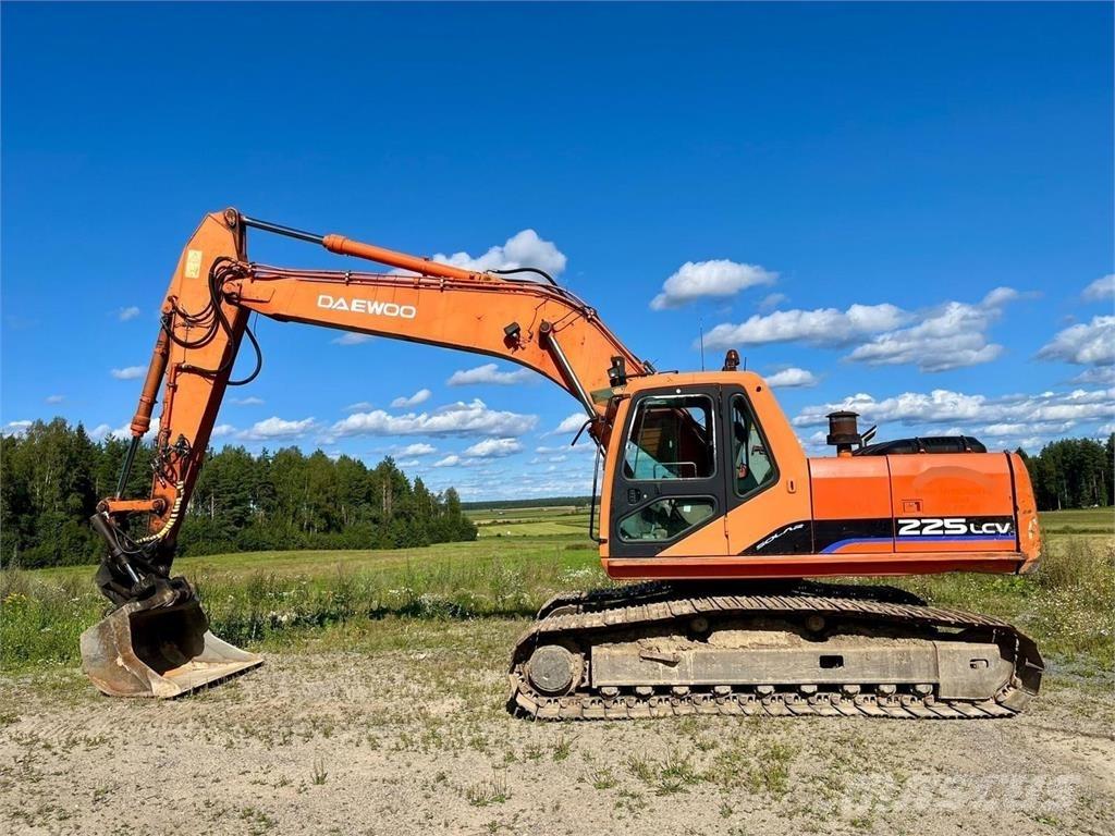 Daewoo 220LC-V Vikšriniai ekskavatoriai