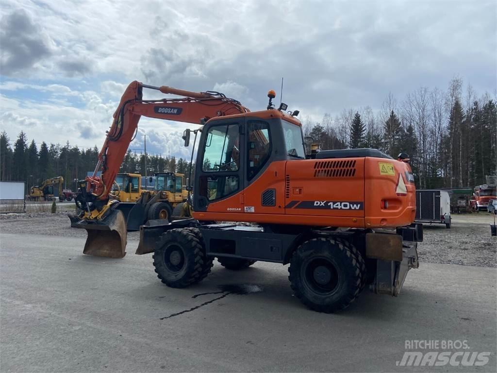 Doosan DX 140W Ratiniai ekskavatoriai