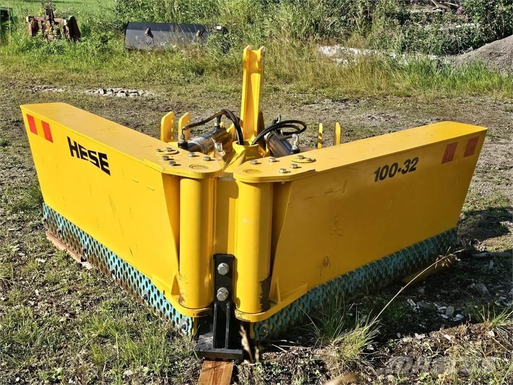 Hese HE 100-32 Kita kelių ir sniego technika
