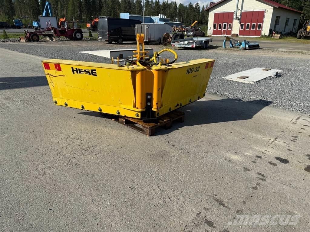 Hese HE 100-32 Kita kelių ir sniego technika