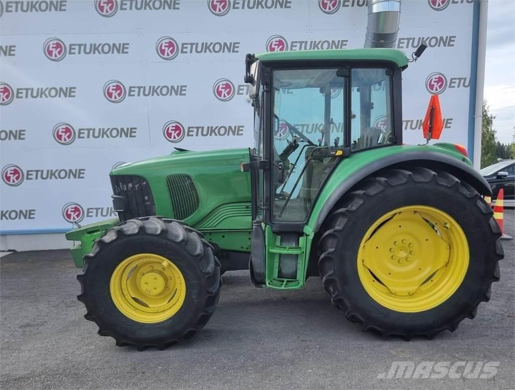 John Deere 6120SE Traktoriai