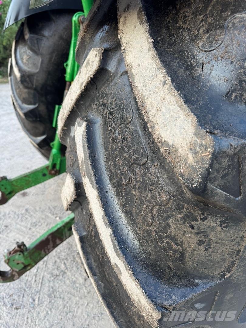 John Deere 6215R Traktoriai