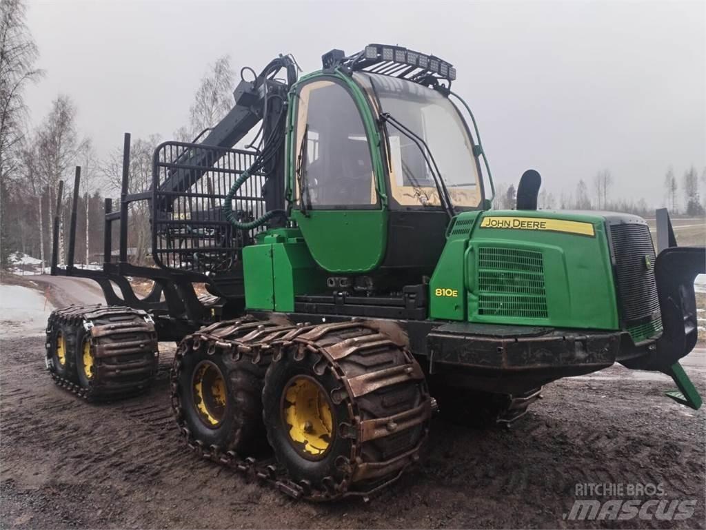 John Deere 810 E Naudoti miškovežiai (Forvarderiai)