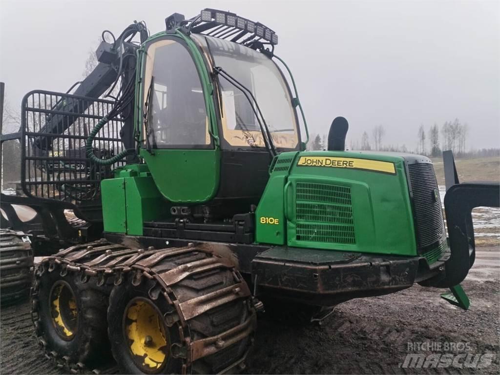 John Deere 810 E Naudoti miškovežiai (Forvarderiai)