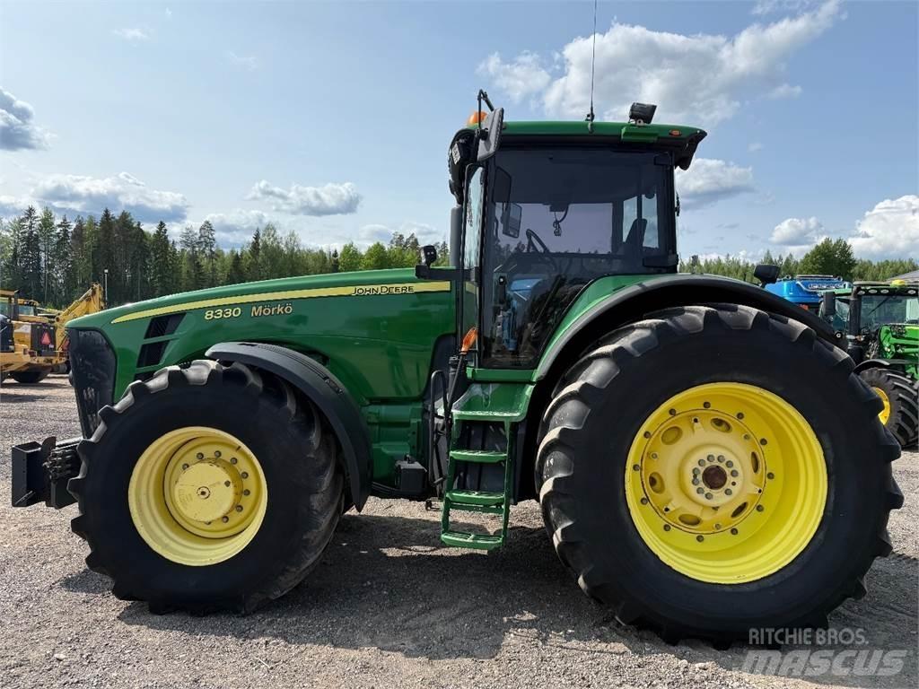 John Deere 8330 Traktoriai