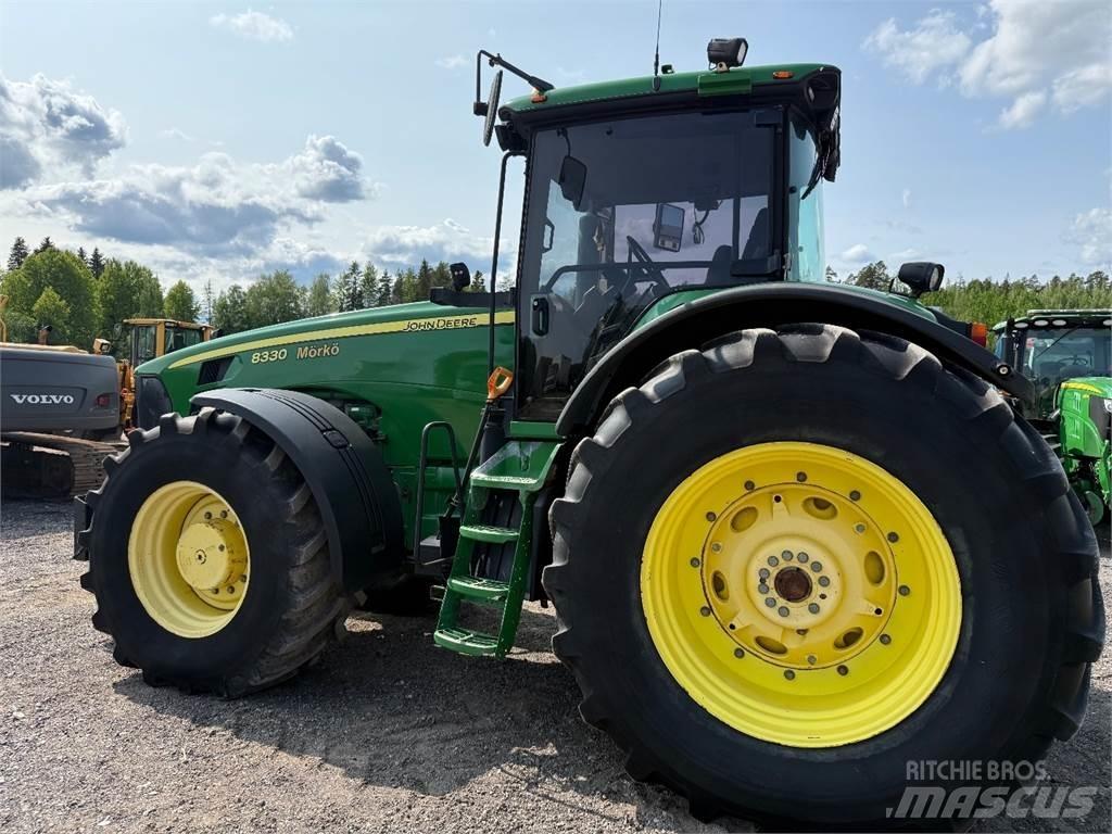 John Deere 8330 Traktoriai