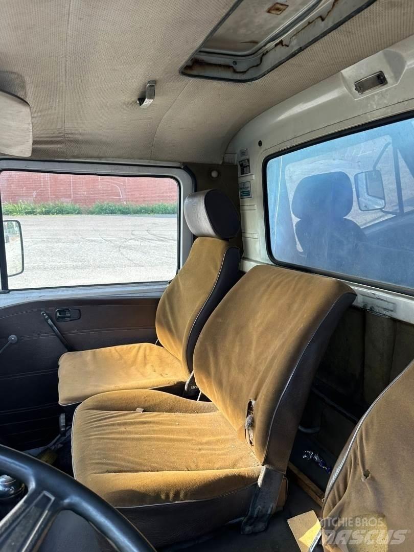 MAN Vw 9.136 Priekabos su tentu