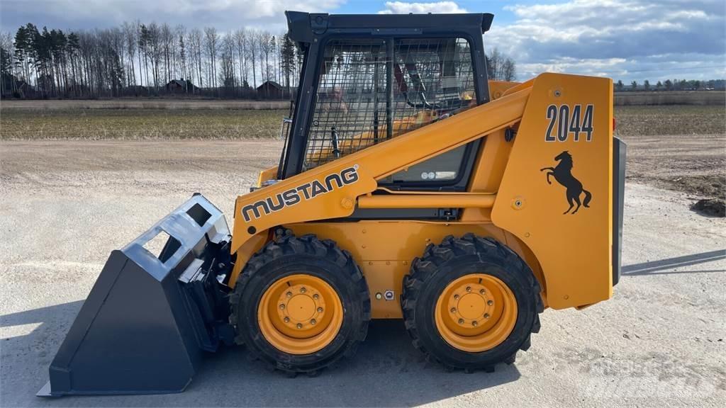 Mustang 2044 Krautuvai su šoniniu pasukimu